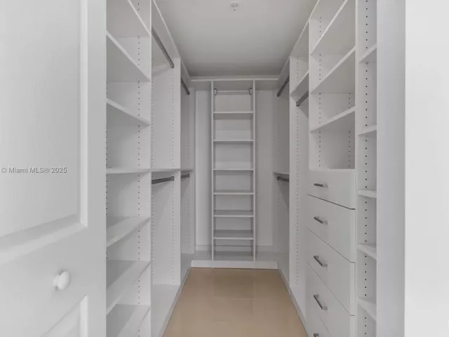 2-bedroom condo for sale in Miami - 1155 Brickell Bay Dr PH202 - MondialRealty