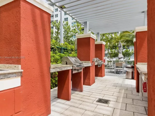 2-bedroom condo for sale in Miami - 1155 Brickell Bay Dr PH202 - MondialRealty