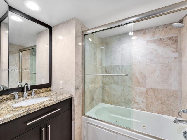 Apartment for rent  Unit #A1716 - photo 6692856