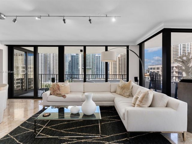 Apartment for rent  Unit #A1716 - photo 6692861