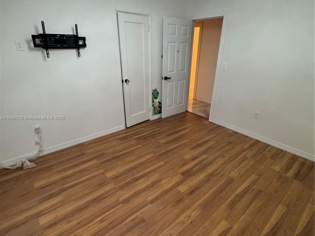 3-bedroom home for rent in Miami - 110 NE 68th St B - MondialRealty