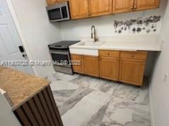 3-bedroom home for rent in Miami - 110 NE 68th St B - MondialRealty