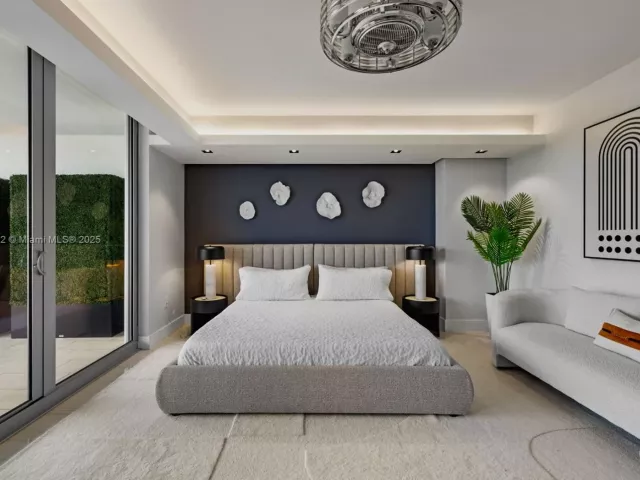 3-bedroom condo for sale in Fort Lauderdale - 1180 N Federal Hwy 1102 - MondialRealty