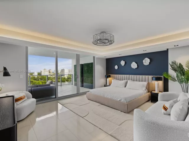 3-bedroom condo for sale in Fort Lauderdale - 1180 N Federal Hwy 1102 - MondialRealty