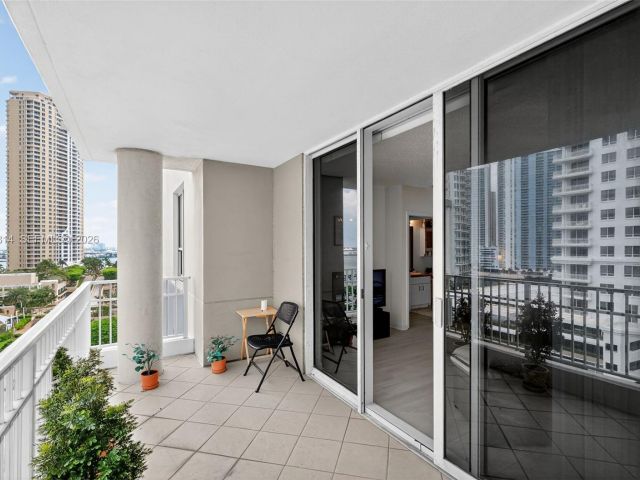 Apartment for sale  Unit #1108 - photo 6711592