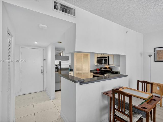 Apartment for sale  Unit #1108 - photo 6711600