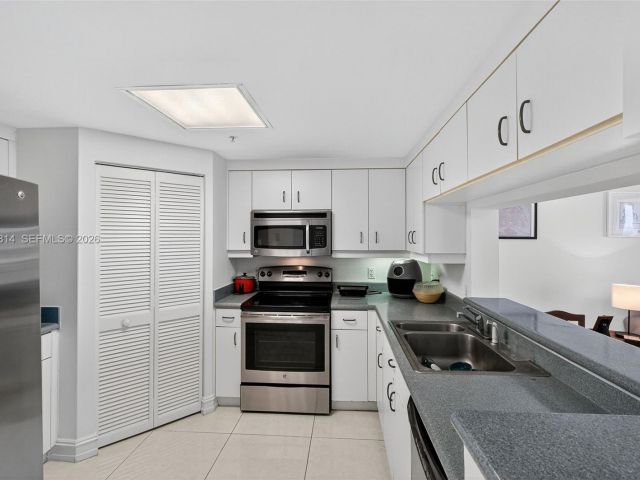 Apartment for sale  Unit #1108 - photo 6711602