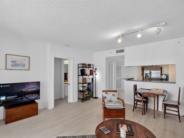 Apartment for sale  Unit #1108 - photo 6711603