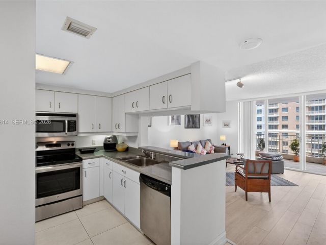 Apartment for sale  Unit #1108 - photo 6711605