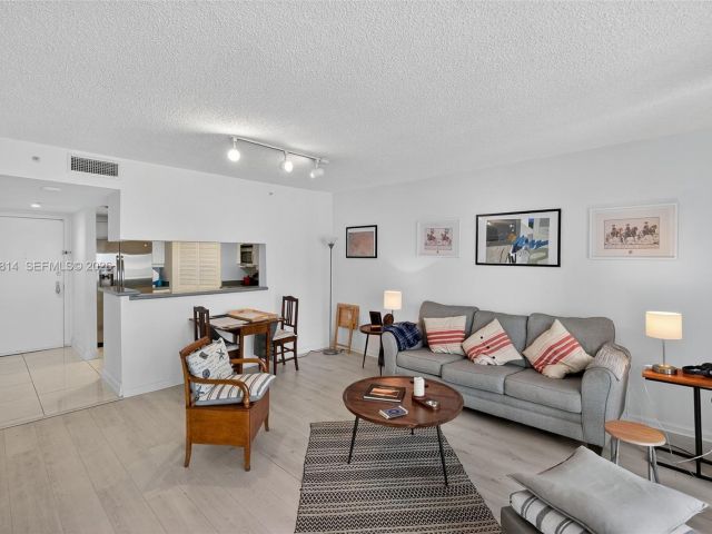 Apartment for sale  Unit #1108 - photo 6711607