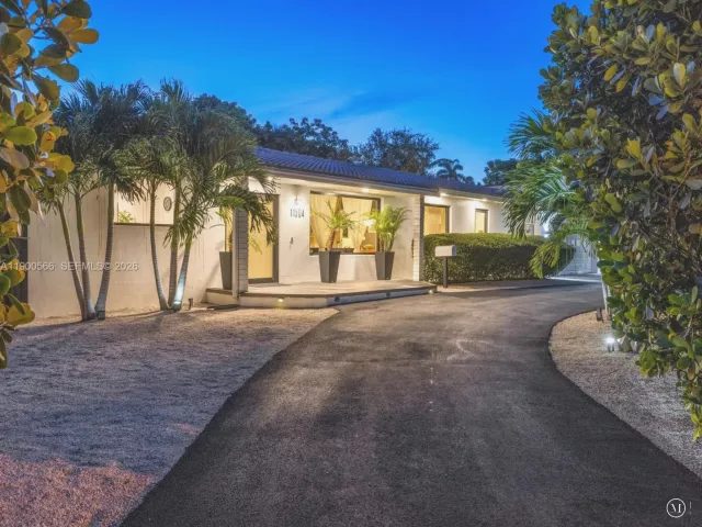 2-bedroom home for sale in Biscayne Park - 11504 NE 6th Ave - MondialRealty