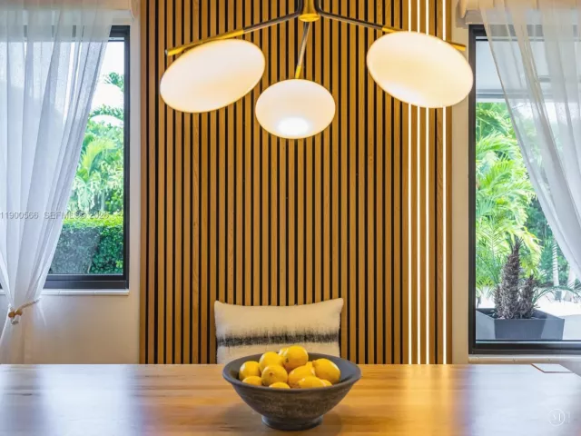 2-bedroom home for sale in Biscayne Park - 11504 NE 6th Ave - MondialRealty