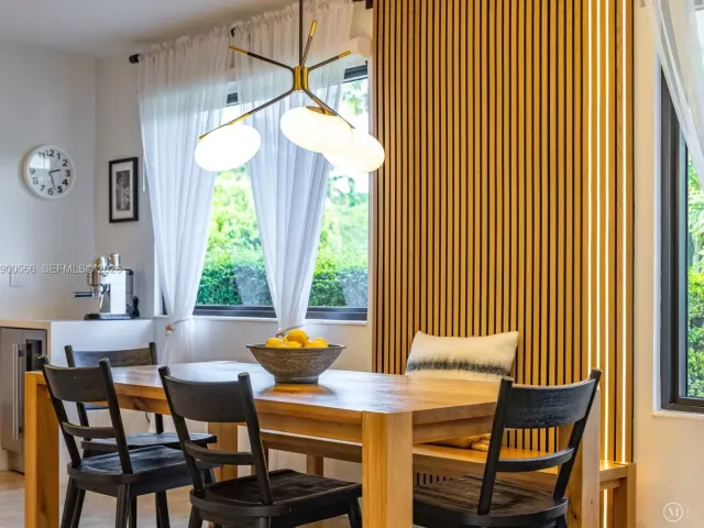 2-bedroom home for sale in Biscayne Park - 11504 NE 6th Ave - MondialRealty