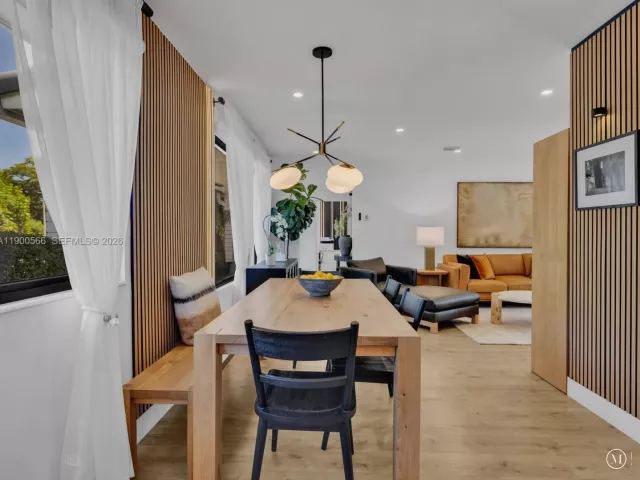 2-bedroom home for sale in Biscayne Park - 11504 NE 6th Ave - MondialRealty