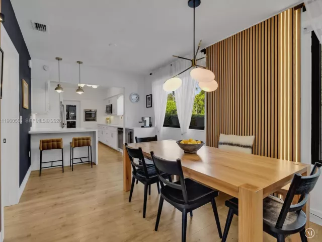 2-bedroom home for sale in Biscayne Park - 11504 NE 6th Ave - MondialRealty