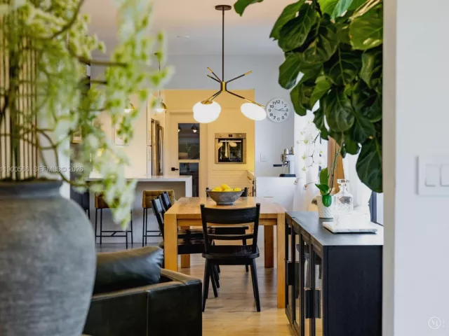 2-bedroom home for sale in Biscayne Park - 11504 NE 6th Ave - MondialRealty