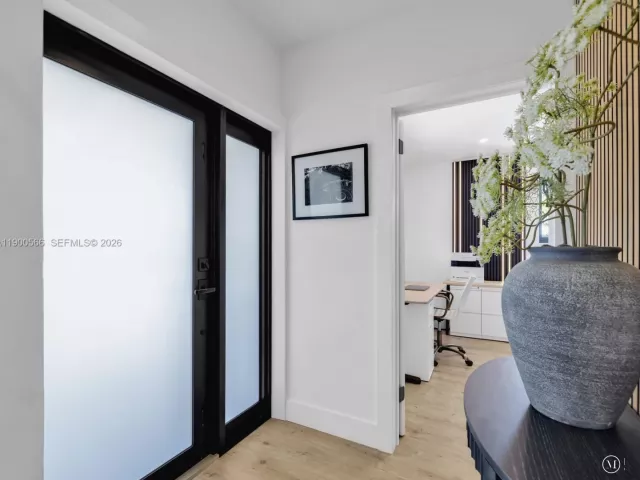 2-bedroom home for sale in Biscayne Park - 11504 NE 6th Ave - MondialRealty