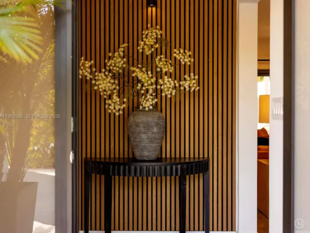 2-bedroom home for sale in Biscayne Park - 11504 NE 6th Ave - MondialRealty