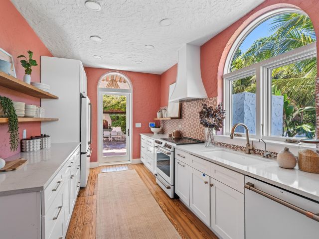 Home for sale at 704 N Swinton Avenue - photo 6707994