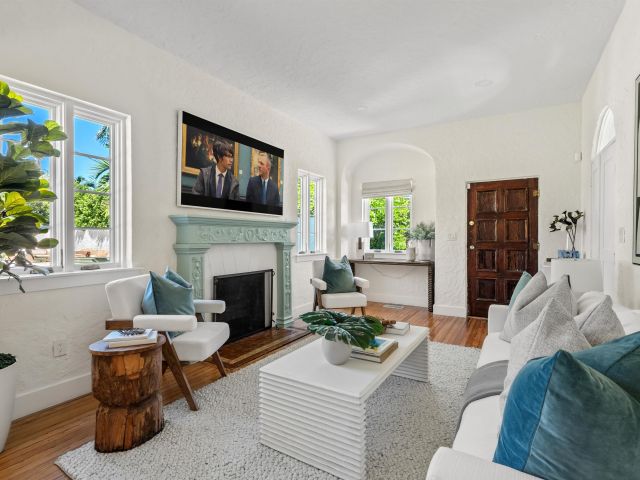 Home for sale at 704 N Swinton Avenue - photo 6708001