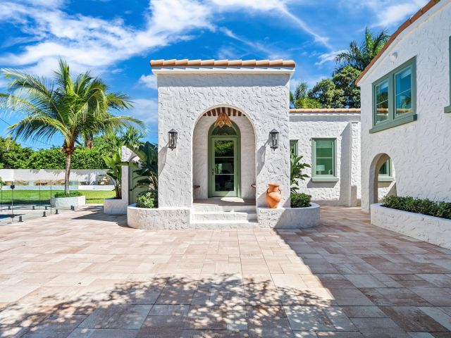 Home for sale at 704 N Swinton Avenue - photo 6708004