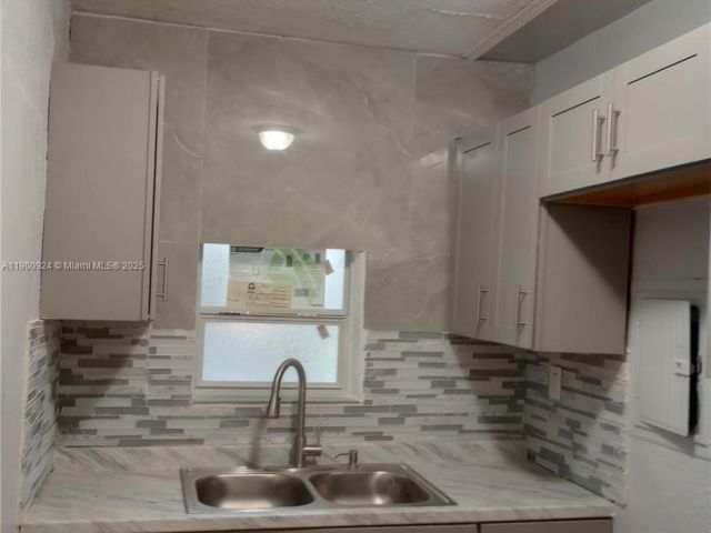 3-bedroom home for rent in Miami - 1918 NW 82nd St 0 - MondialRealty