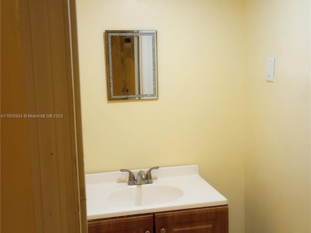 3-bedroom home for rent in Miami - 1918 NW 82nd St 0 - MondialRealty