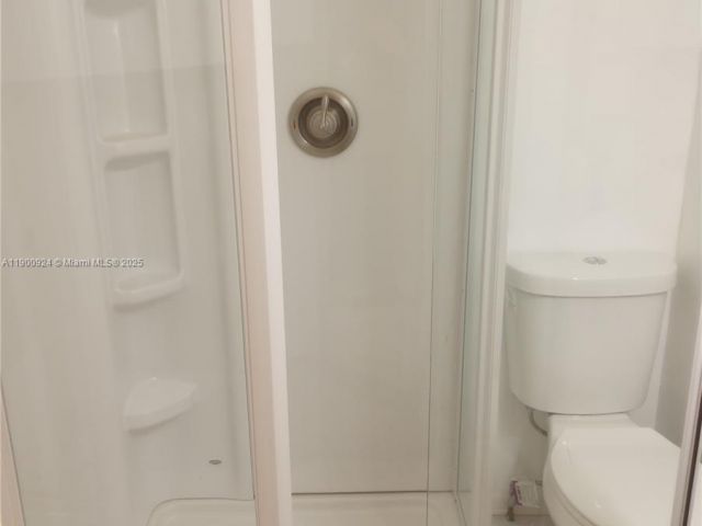 3-bedroom home for rent in Miami - 1918 NW 82nd St 0 - MondialRealty