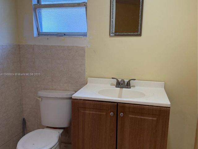 3-bedroom home for rent in Miami - 1918 NW 82nd St 0 - MondialRealty