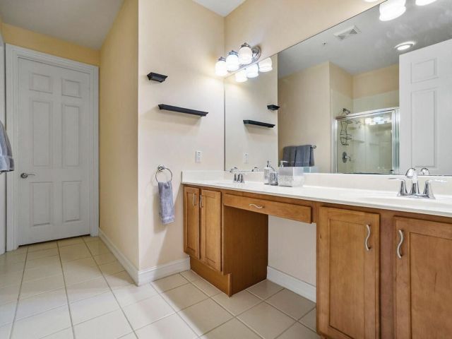 Home for rent at 111 SW 2nd Avenue - photo 6713067