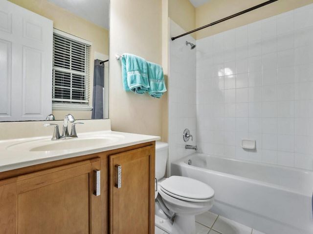 Home for rent at 111 SW 2nd Avenue - photo 6713070