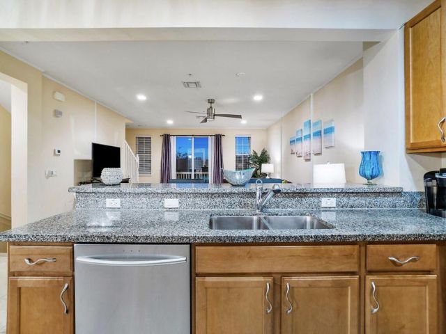 Home for rent at 111 SW 2nd Avenue - photo 6713072