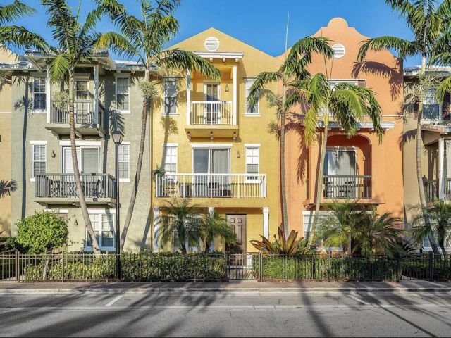 Home for rent at 111 SW 2nd Avenue - photo 6713083