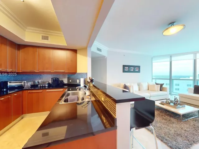3-bedroom condo for rent in Hollywood - 3101 S Ocean Dr 1705 - MondialRealty