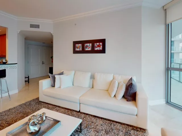 3-bedroom condo for rent in Hollywood - 3101 S Ocean Dr 1705 - MondialRealty