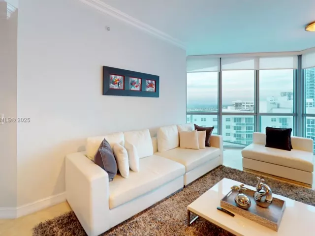 3-bedroom condo for rent in Hollywood - 3101 S Ocean Dr 1705 - MondialRealty