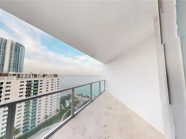 3-bedroom condo for rent in Hollywood - 3101 S Ocean Dr 1705 - MondialRealty