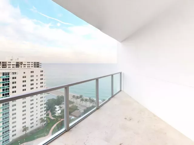 3-bedroom condo for rent in Hollywood - 3101 S Ocean Dr 1705 - MondialRealty