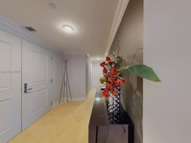 3-bedroom condo for rent in Hollywood - 3101 S Ocean Dr 1705 - MondialRealty