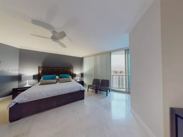 3-bedroom condo for rent in Hollywood - 3101 S Ocean Dr 1705 - MondialRealty