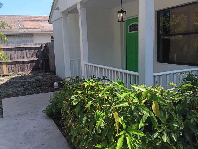 Home for rent at 43 SW 8th Avenue - photo 6707971