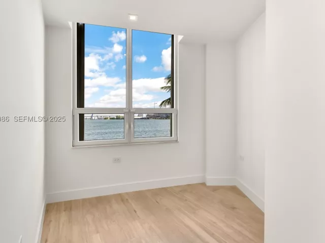 4-bedroom condo for sale in Miami - 848 Brickell Key Dr 204 - MondialRealty