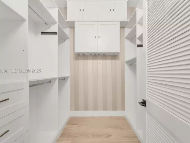 4-bedroom condo for sale in Miami - 848 Brickell Key Dr 204 - MondialRealty