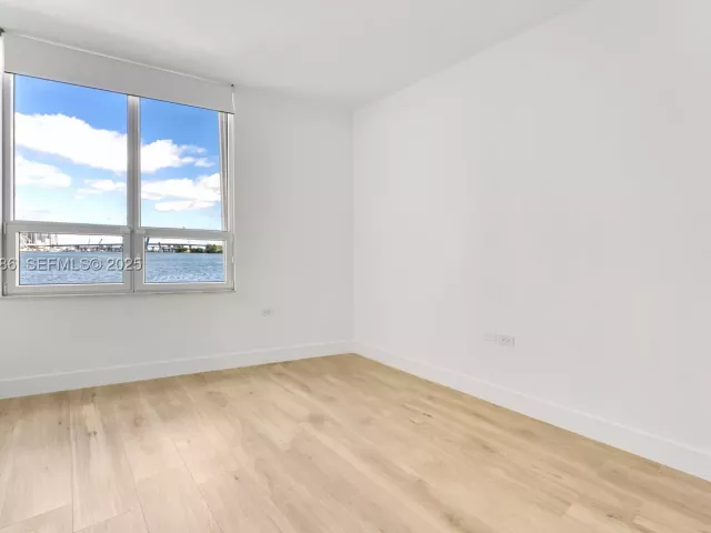 4-bedroom condo for sale in Miami - 848 Brickell Key Dr 204 - MondialRealty