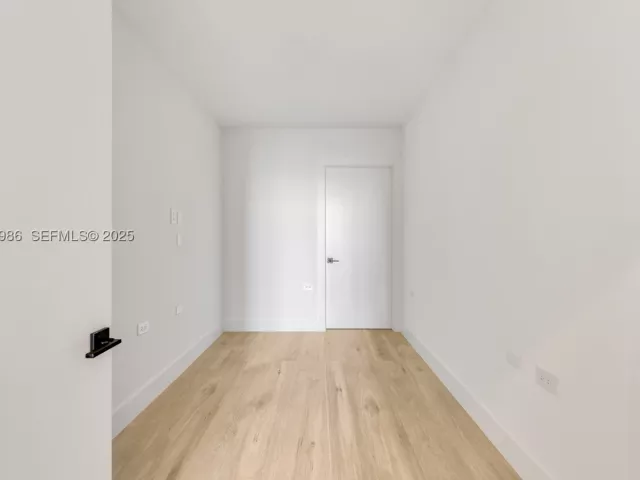 4-bedroom condo for sale in Miami - 848 Brickell Key Dr 204 - MondialRealty