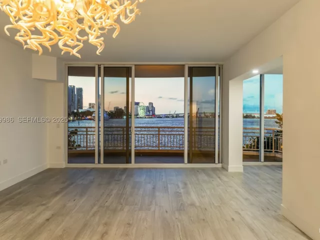 4-bedroom condo for sale in Miami - 848 Brickell Key Dr 204 - MondialRealty