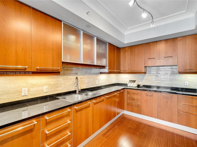 Apartment for rent  Unit #701 - photo 6697911