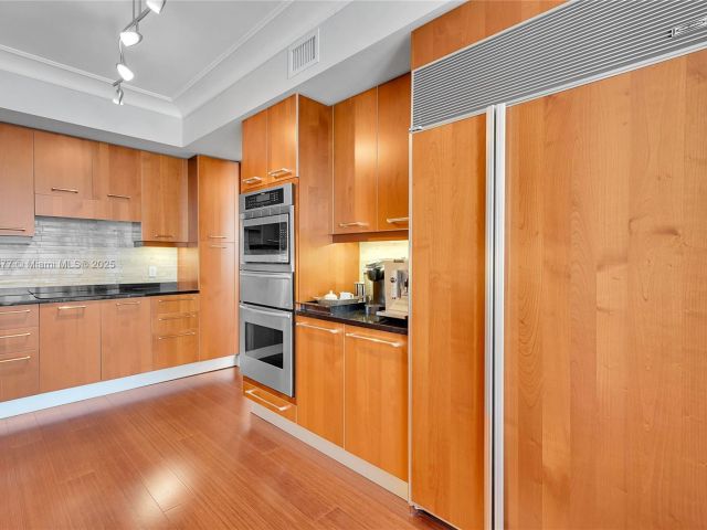 Apartment for rent  Unit #701 - photo 6697913