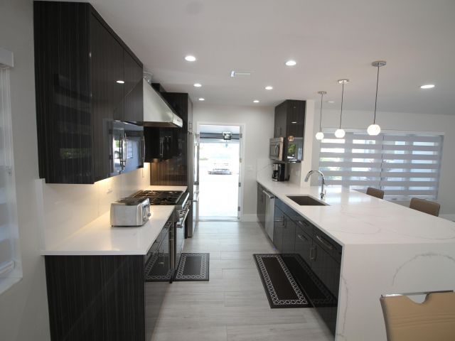 Home for rent at 2548 SE 14th Street E 2548 Se 14th St - photo 6697026