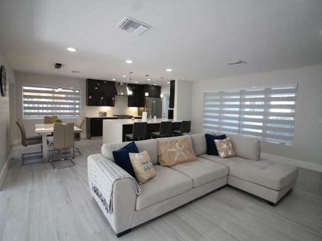 Home for rent at 2548 SE 14th Street E 2548 Se 14th St - photo 6697034